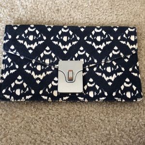 Blue and white patterned clutch